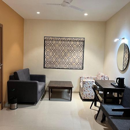 Hotel Avenue Plaza Mundra Extérieur photo