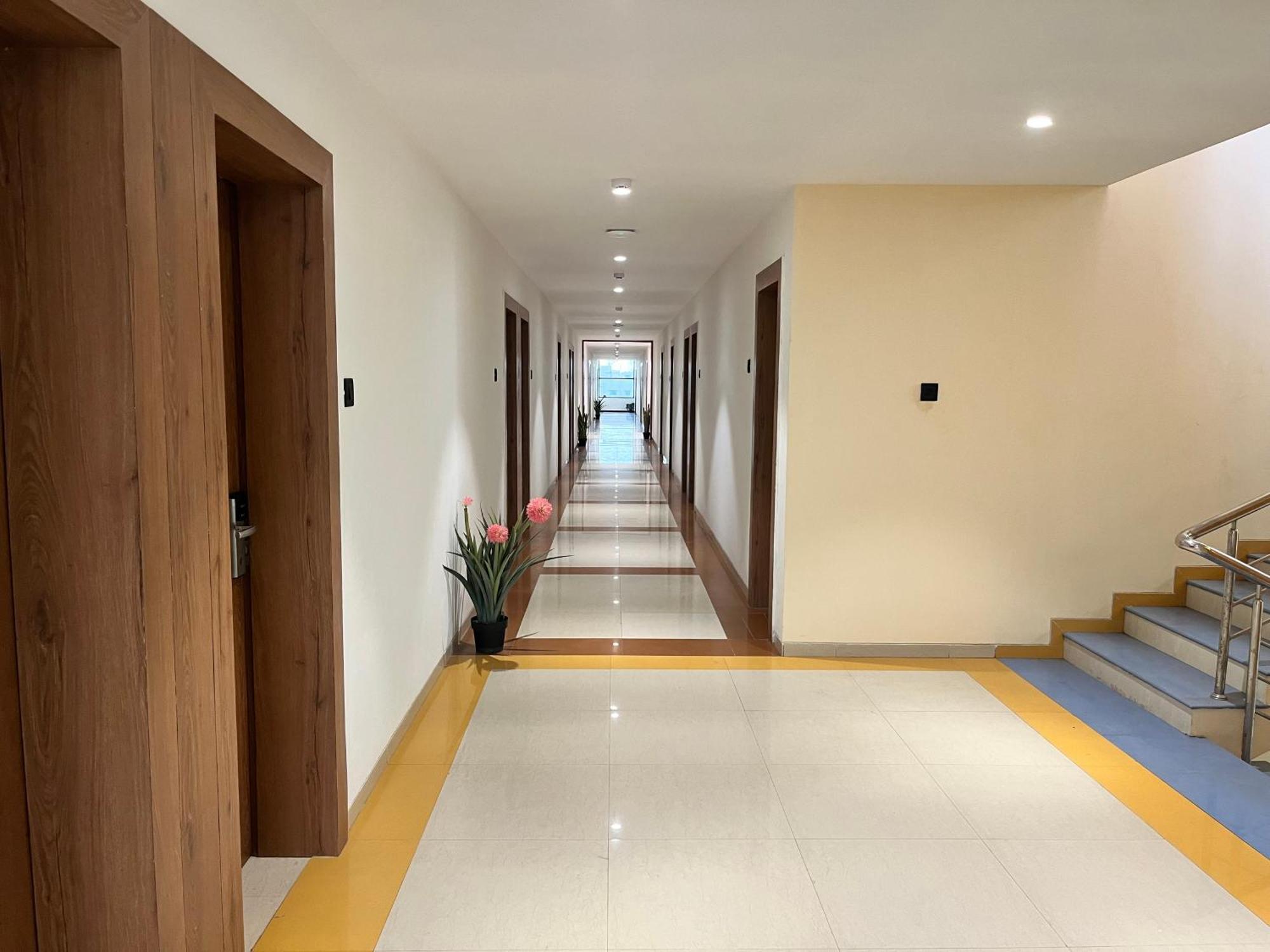 Hotel Avenue Plaza Mundra Extérieur photo